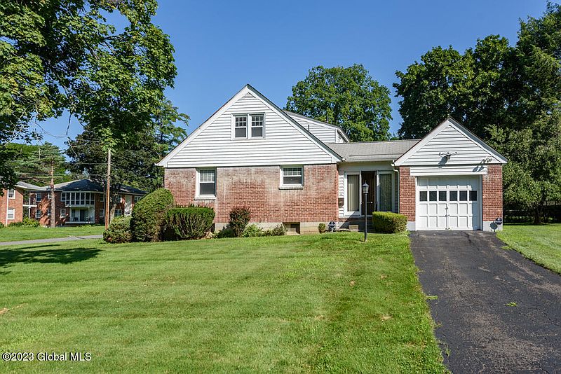 3rd image of 16 Minnowbrook Avenue