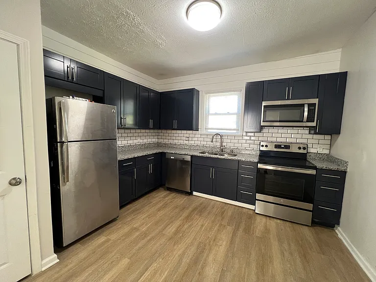 1347 N Gale St — Photo 10