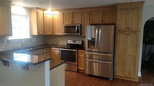2nd image of 461 Brookfield Dr