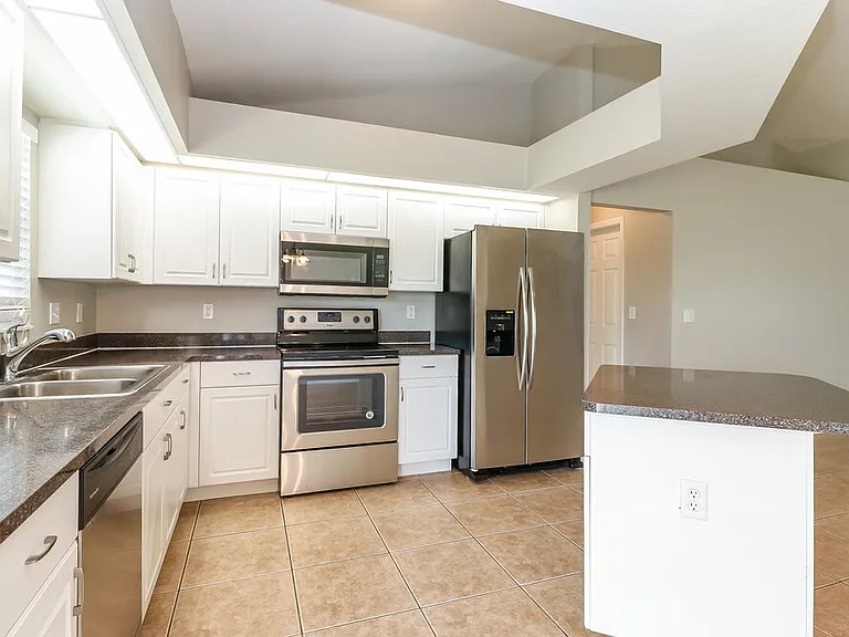 800 SW 8th Pl — Photo 5