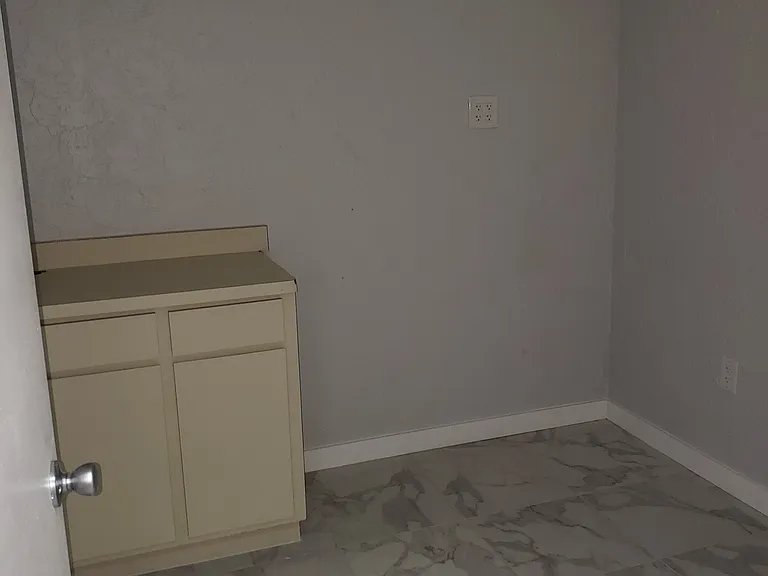 2015 S Tuttle Ave #E — Photo 5