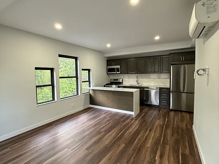 143 Forest Ave #2 — Photo 3