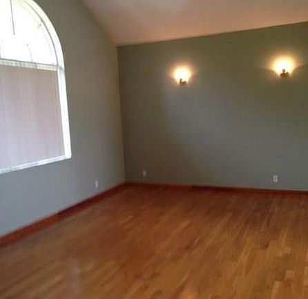 3rd image of 17555 SW 13th St