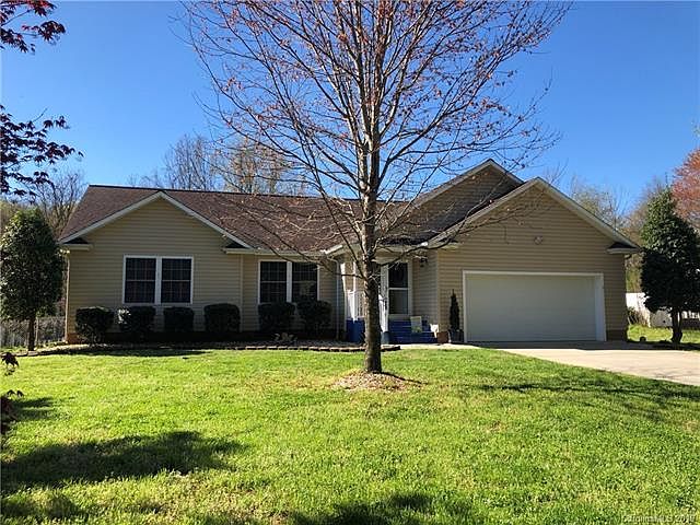 1st image of 302 Willowbrook Dr