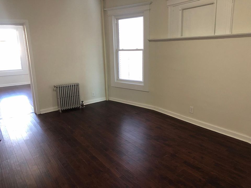 2nd image of 19 Nassau Pl #1