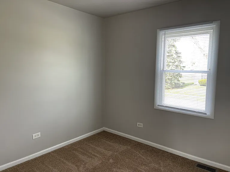 22127 Belmont Rd — Photo 8
