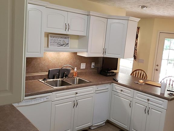 5th image of 102 W Murphy Ln