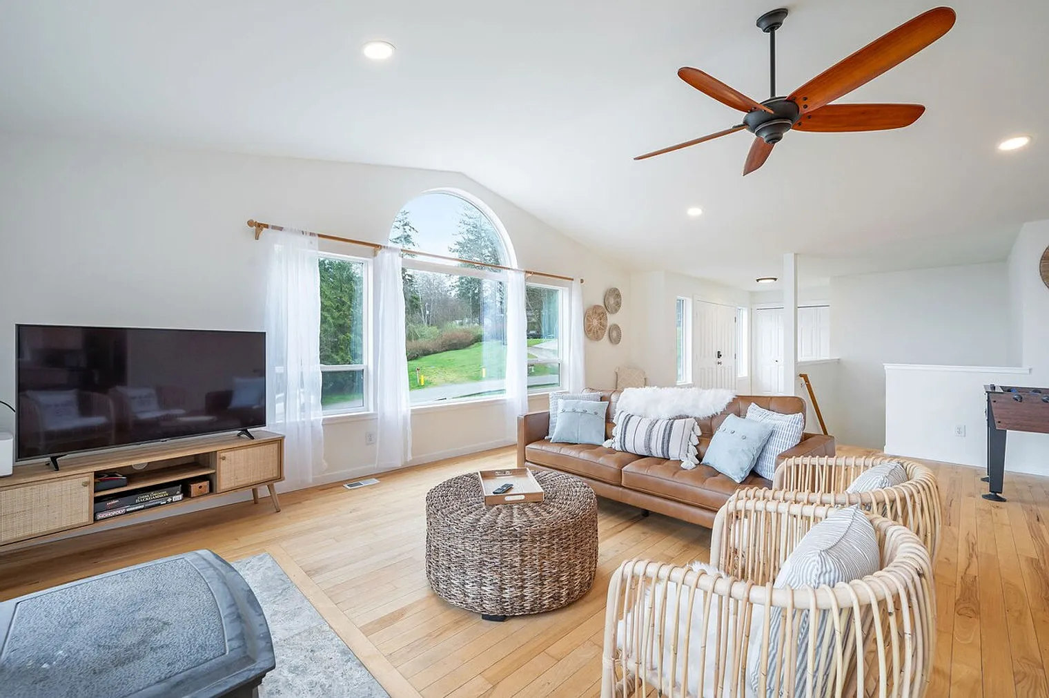 3 bed, 2.5 bath, $6,780 — Photo 3