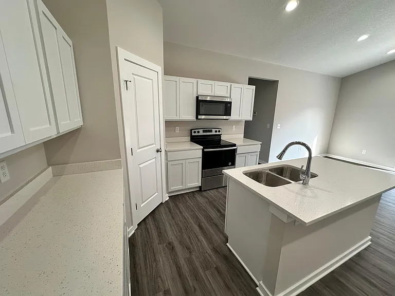 13407 W Haskell Ct — Photo 7