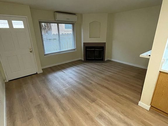 4th image of 2833 Cadiz St APT 3