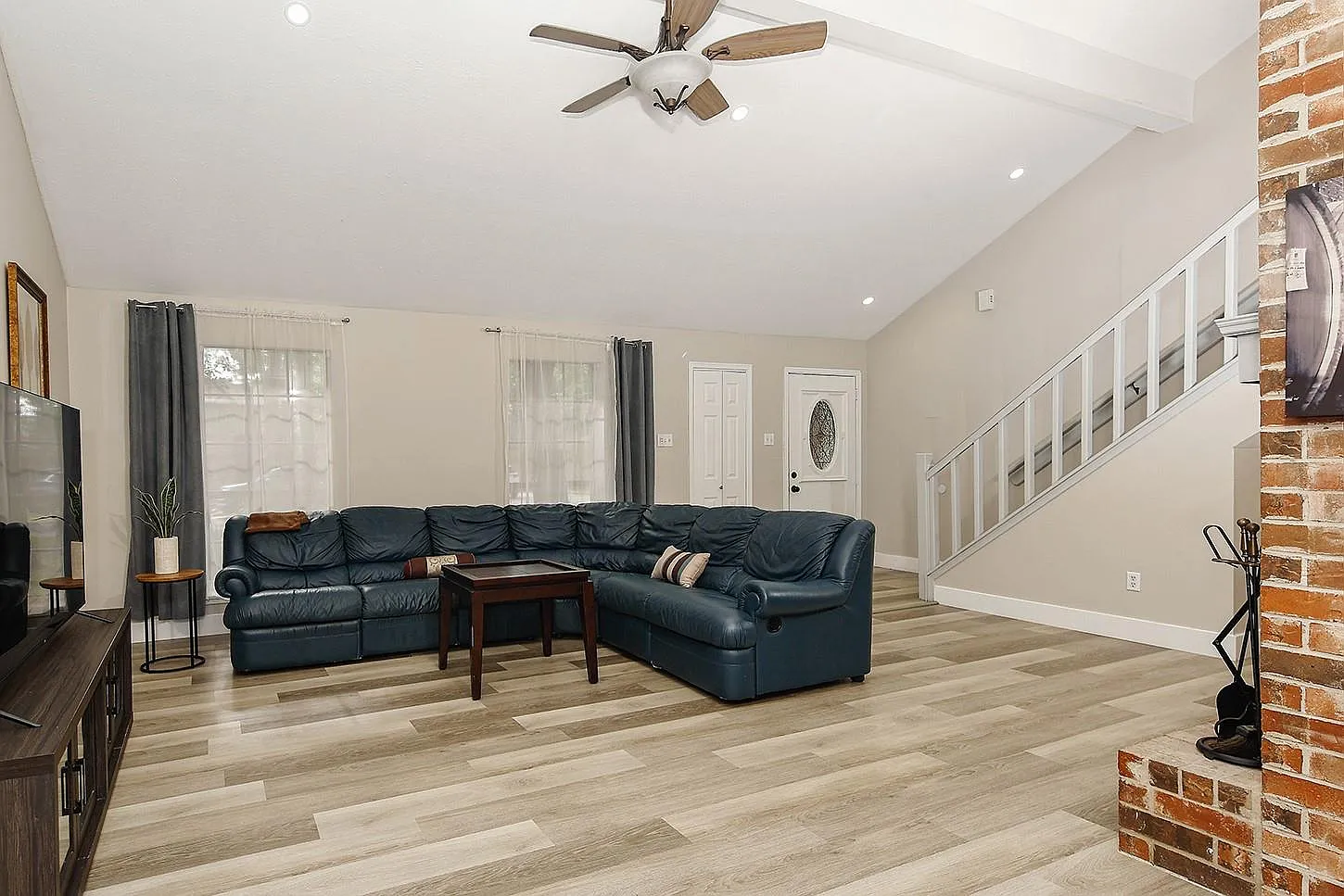 3 bed, 2.5 bath, 1964 sqft, $3,300 — Photo 4
