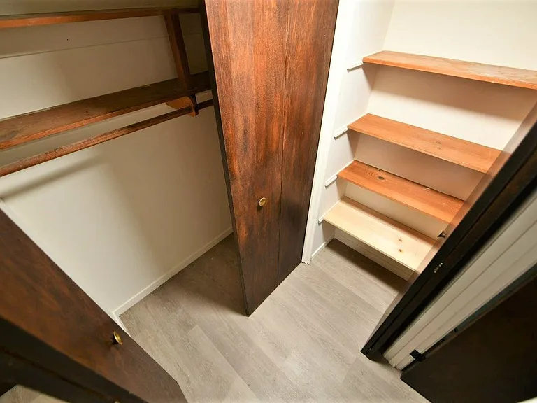 5390 Broadway — Photo 11
