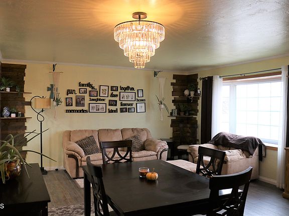 5th image of 809 16th St NE