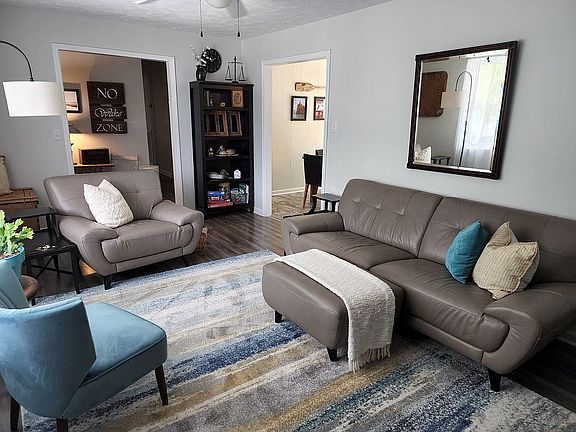 2nd image of 256 Bay Ln