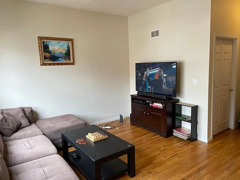 1429 W Fletcher St #1 — Photo 8