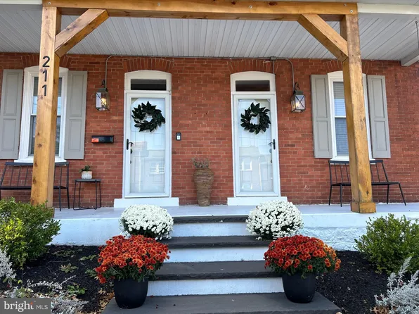 211 E Walnut St, Ephrata, PA 17522