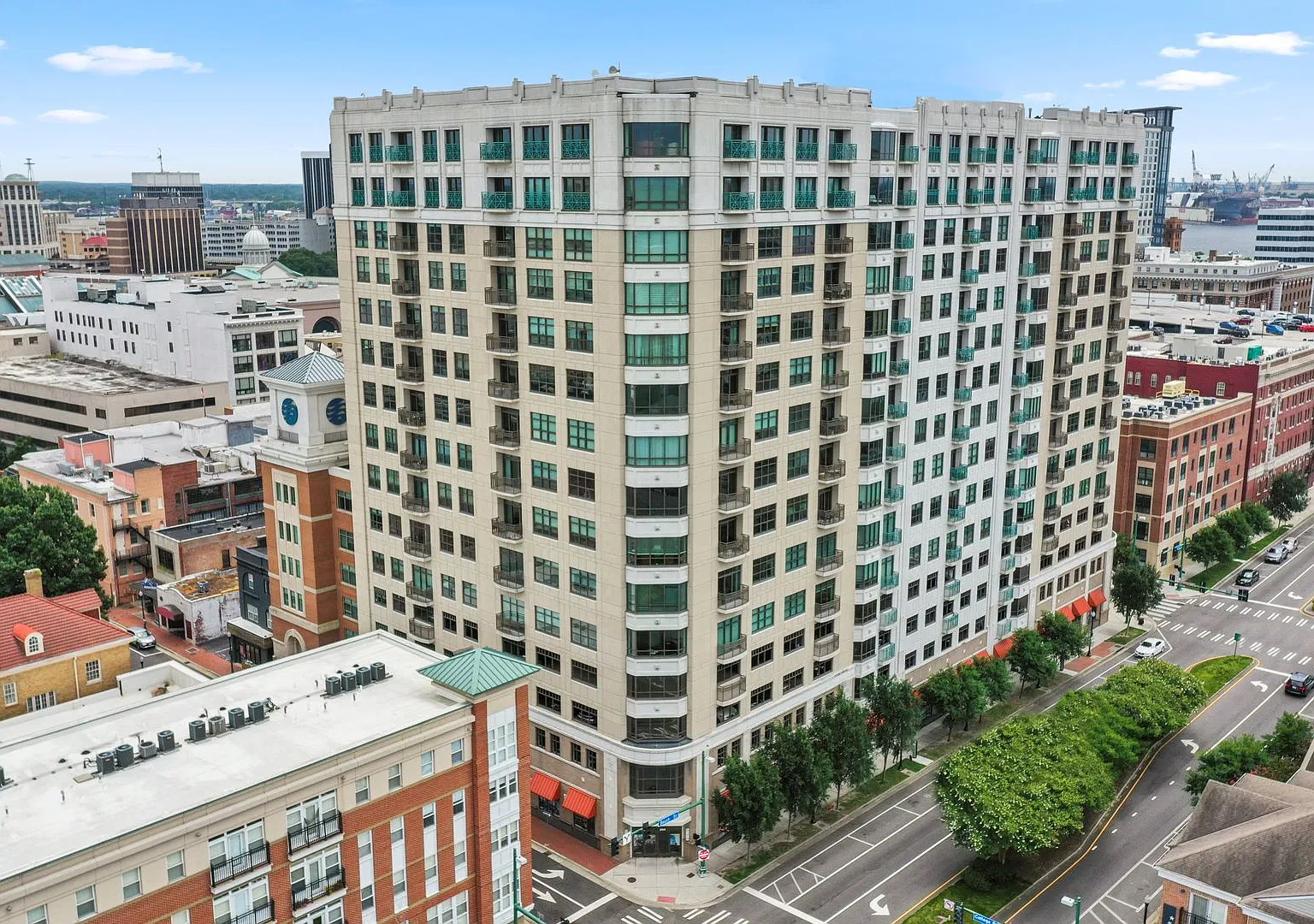 Super-Cool Lower Penthouse Condo Available 12-07-26!! Secured Entry, Garage Parking, Pet-Friendly! — Photo 2
