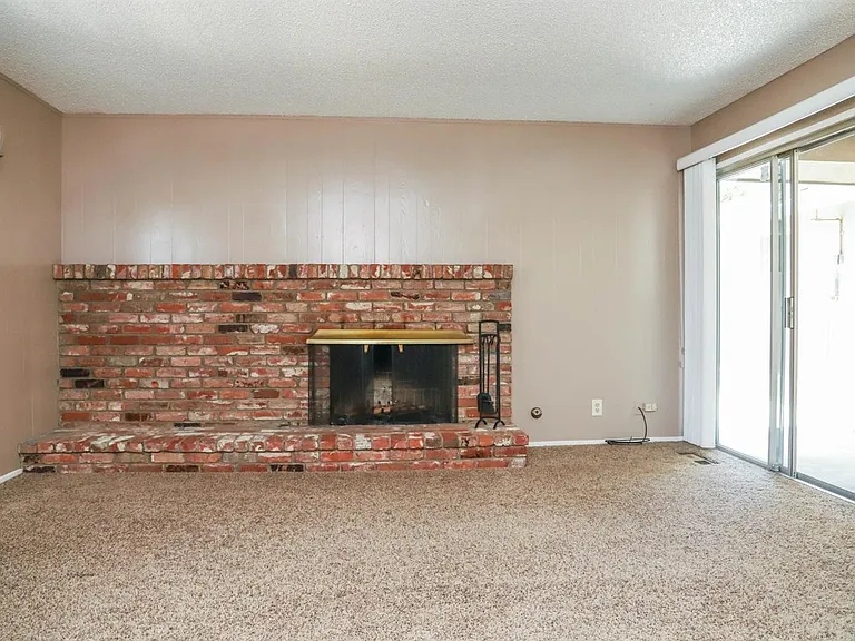 6441 N Augusta St — Photo 5
