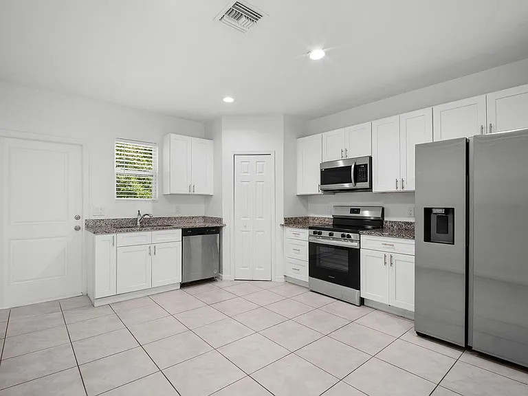 3309 Armstrong Ct — Photo 11