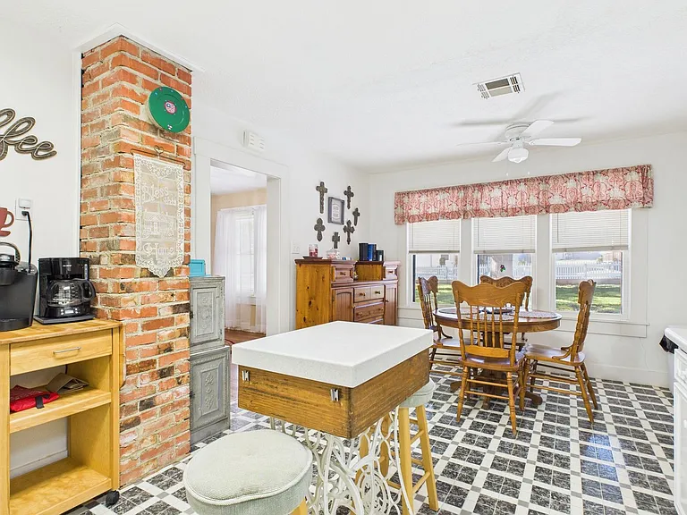 206 N Edison St — Photo 35
