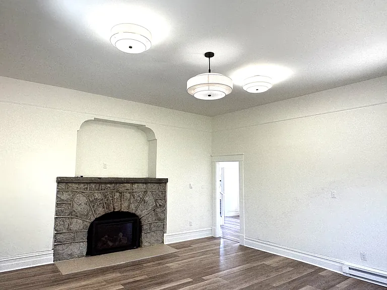 1012 Dupont St — Photo 8