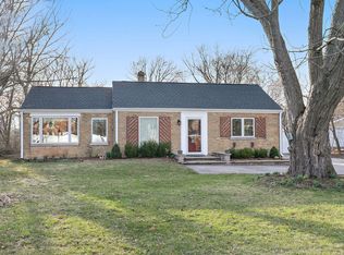 206 N Wheeling Rd, Prospect Heights, IL 60070