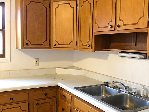 3rd image of 1321 W 33rd St