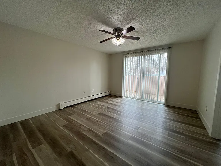 10th Street Square Apartments — Photo 36