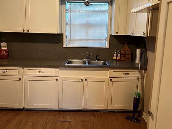 3rd image of 5313 Carmen St