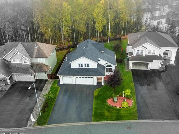 3rd image of 16426 Mills Park Cir