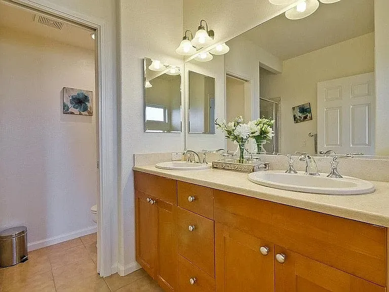 699 Alexandra Ct — Photo 16