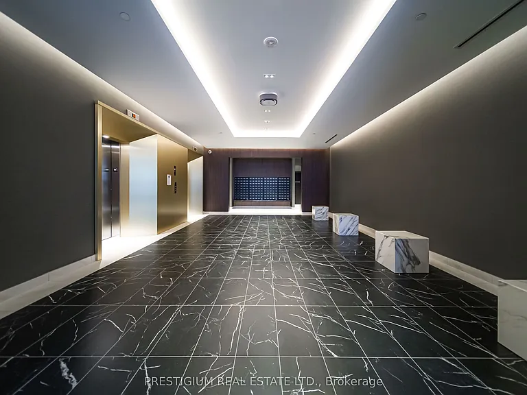 500 Dupont St #303 — Photo 4