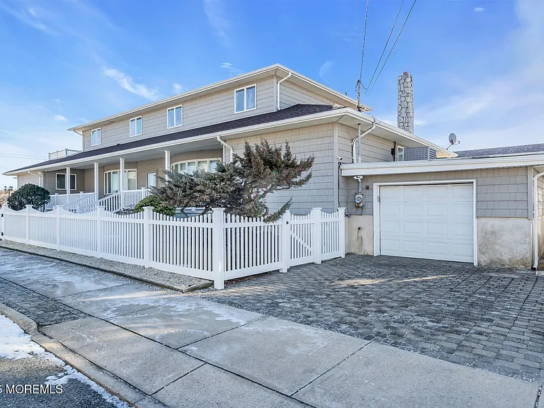 115 N Ocean Ave — Photo 4