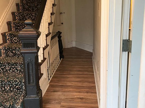common entrance with closet for 1st floor