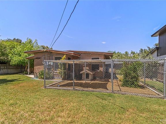 4th image of 2113 Harvey Dr