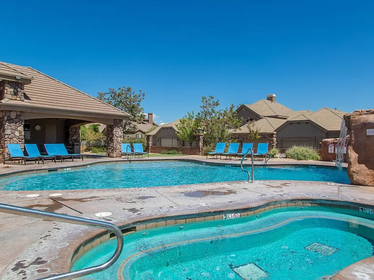 E Torrey Pines Dr — Photo 26