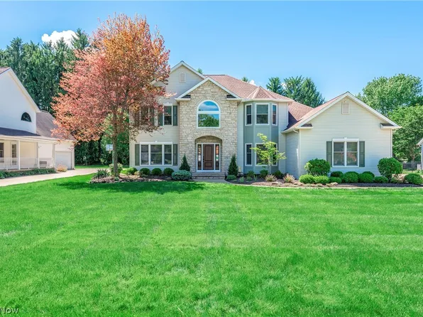 7755 Sunstone Dr, Brecksville, OH 44141