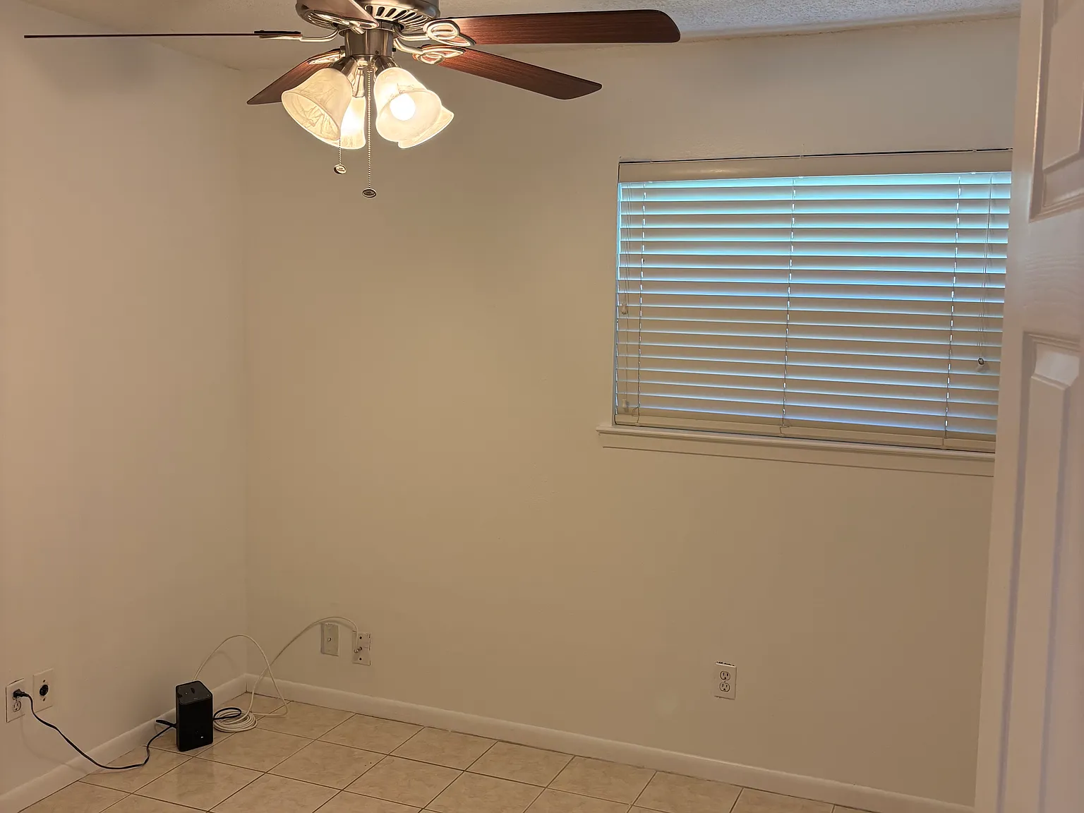 3 bed, 1.5 bath, 1117 sqft, $1,800 — Photo 4