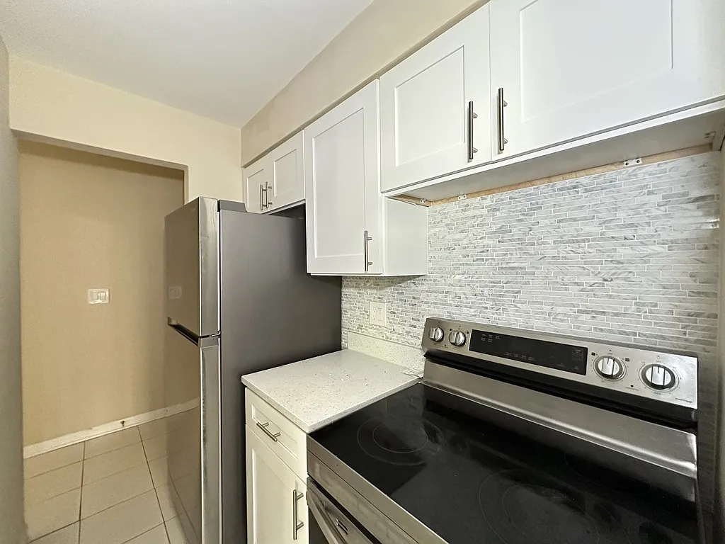 2 bed, 1.5 bath, 900 sqft, $2,600 — Photo 3