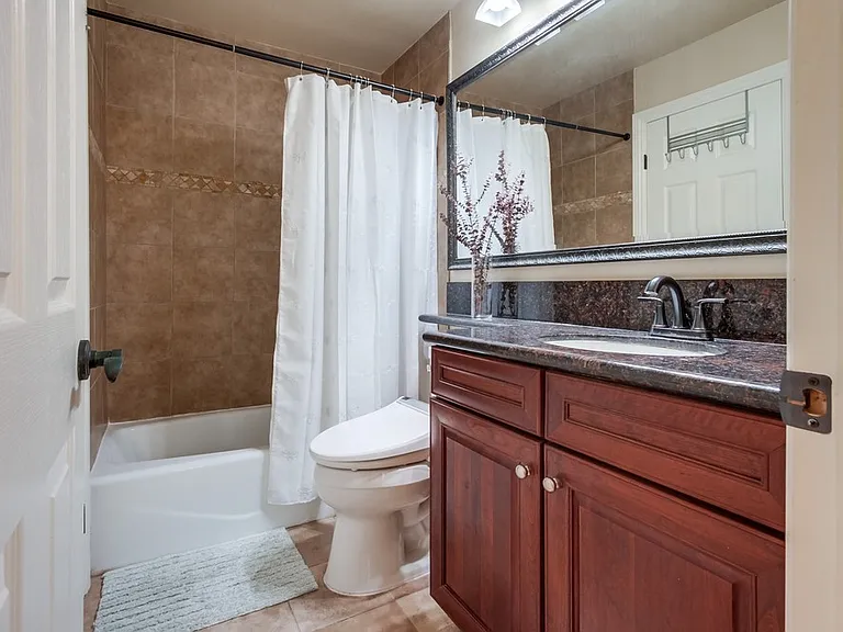 525 Marine St #1 — Photo 11