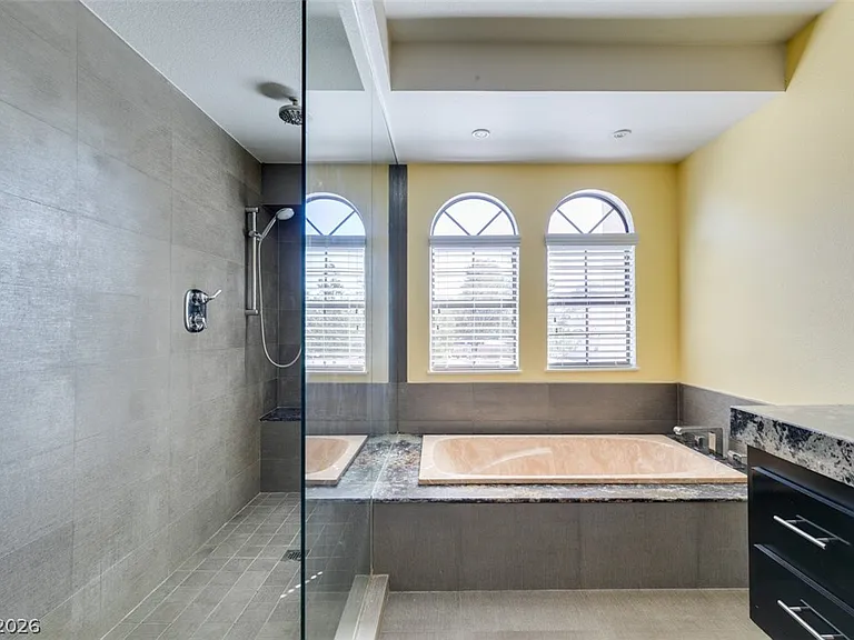 5046 Schumann Dr — Photo 34