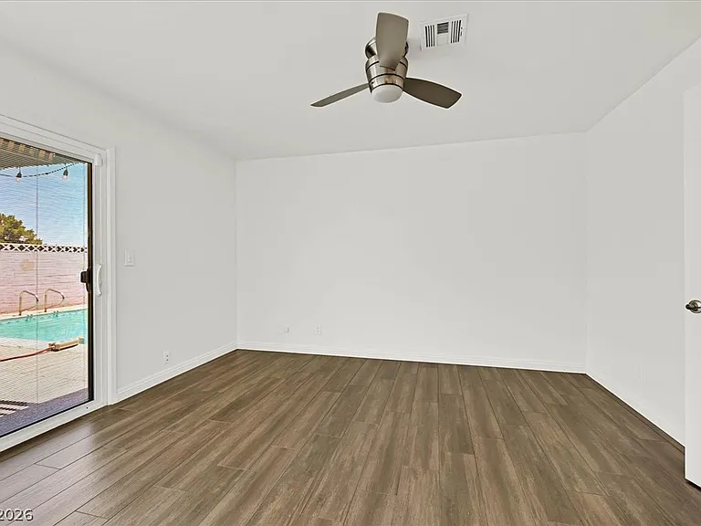 3956 Clear View Dr — Photo 16
