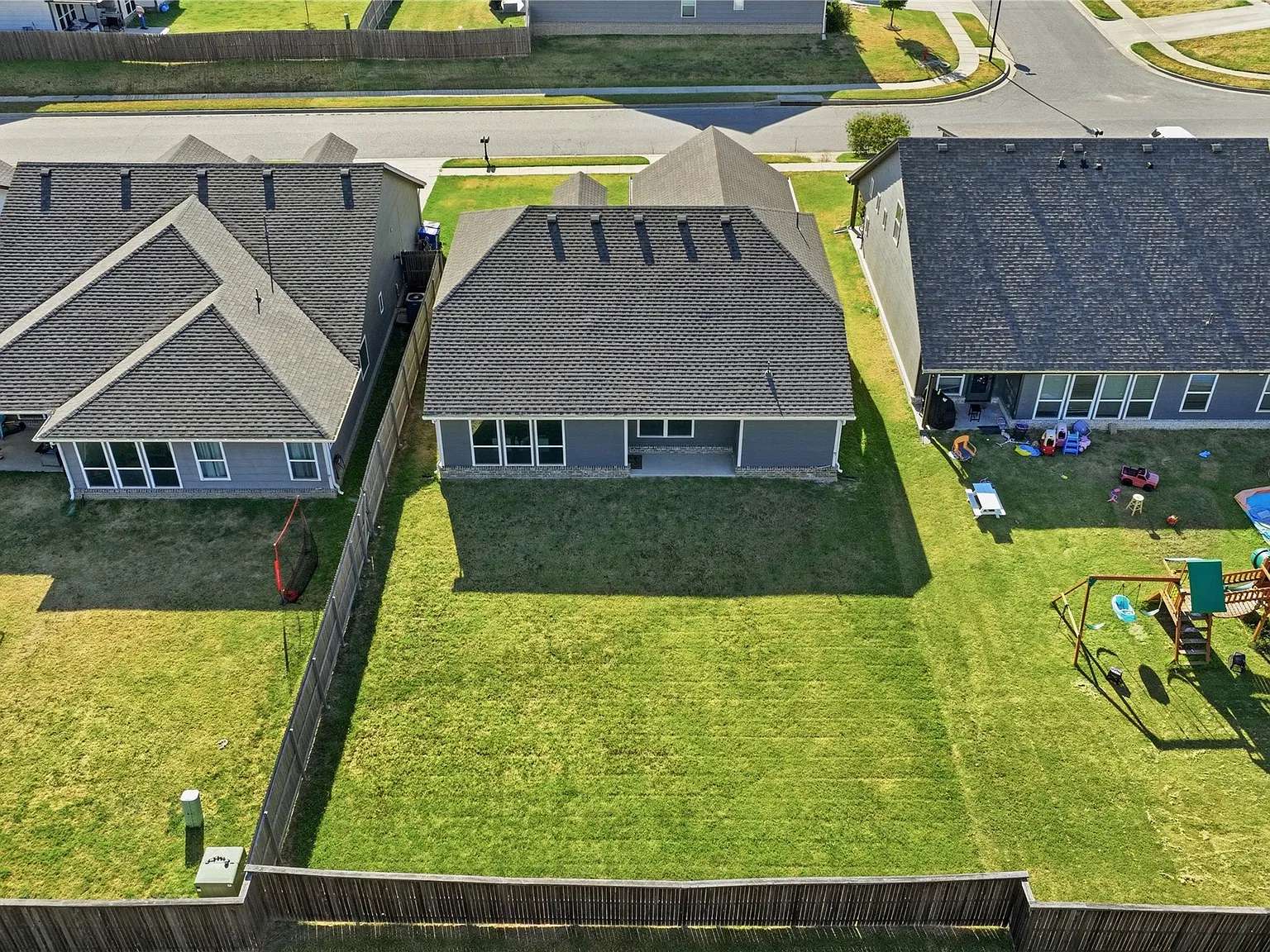 4 bed, 2.0 bath, 1724 sqft, $2,200 — Photo 3