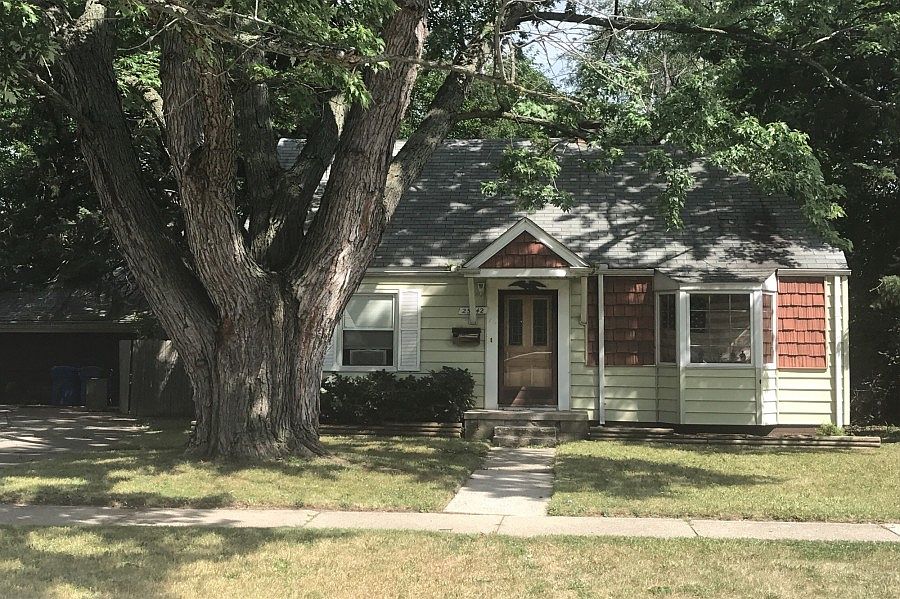 1st image of 25642 Firwood Ave