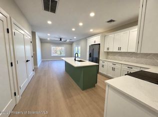 1052 Main St APT 1, Newfoundland, PA 18445