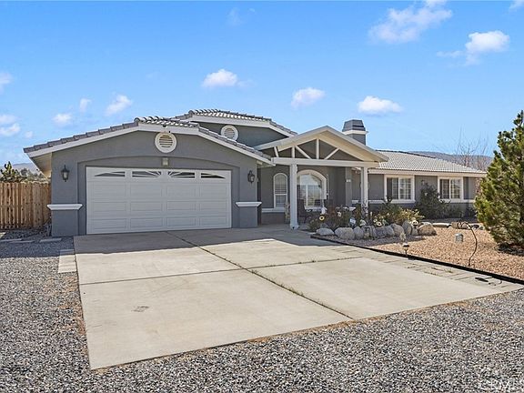 3rd image of 1237 Mono Rd