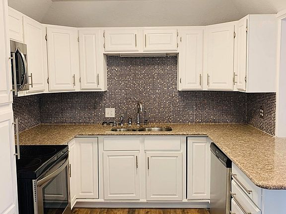3rd image of 2007 W 15th St