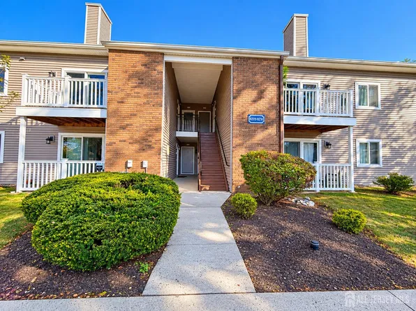 8212 Tamarron Dr, Plainsboro, NJ 08536
