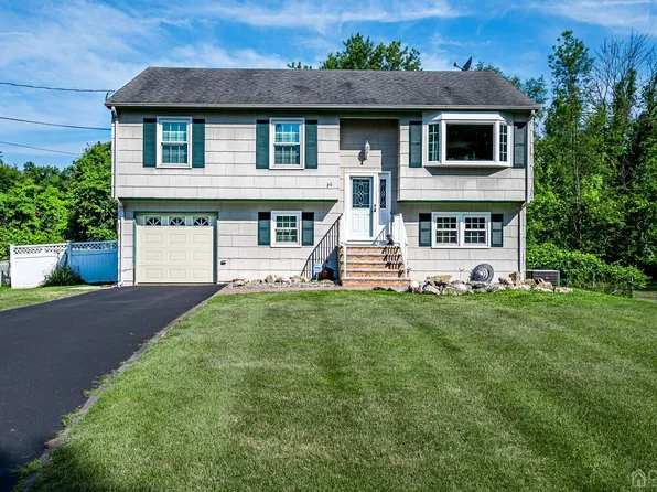 26 Raven Ave, Piscataway, NJ 08854