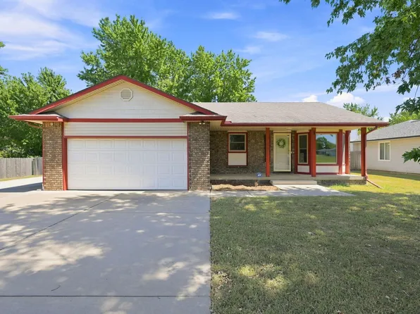 1422 N Tanglewood Ct, Rose Hill, KS 67133